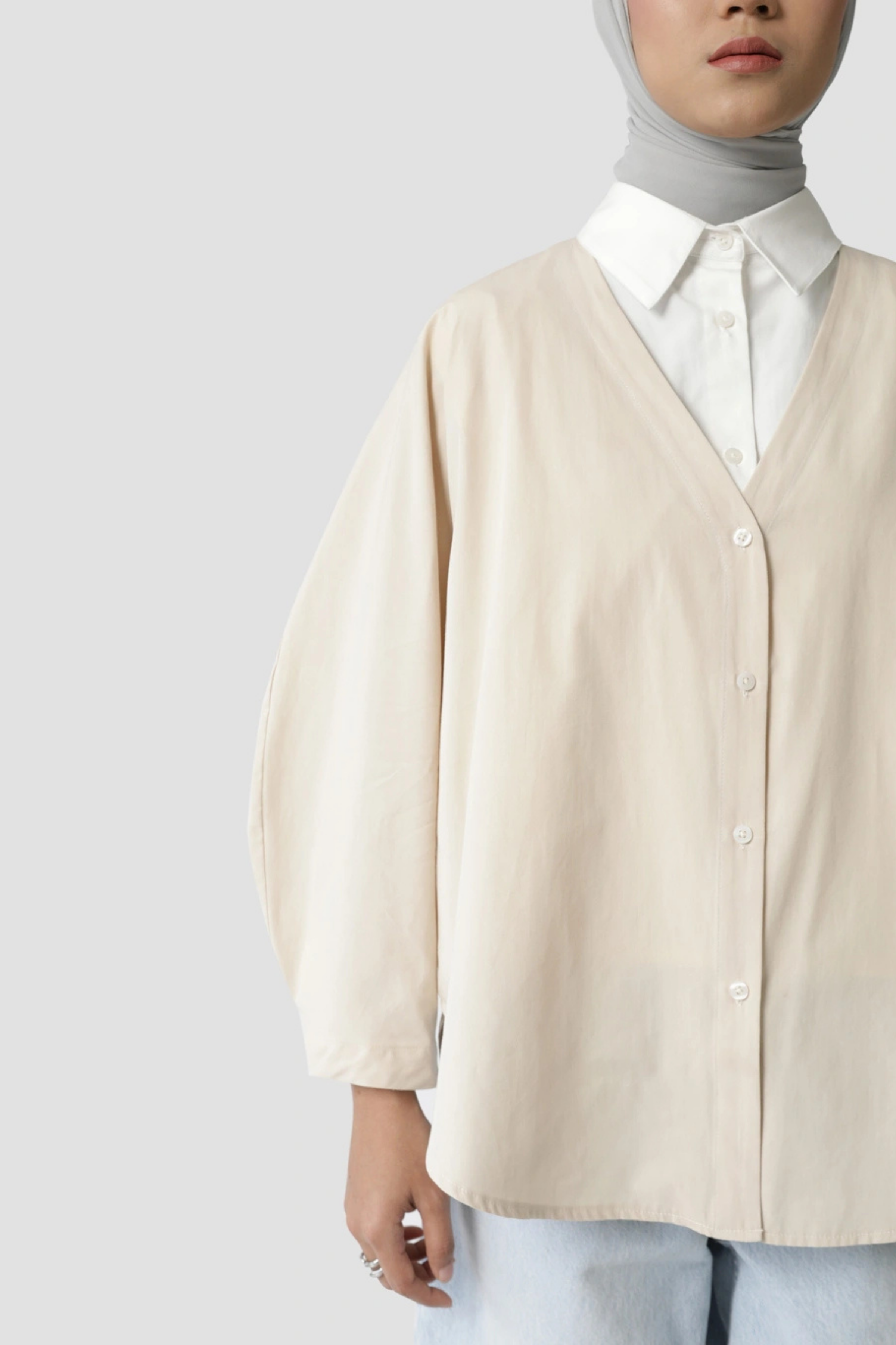 Sabamodest | Poplin V-neck Shirt