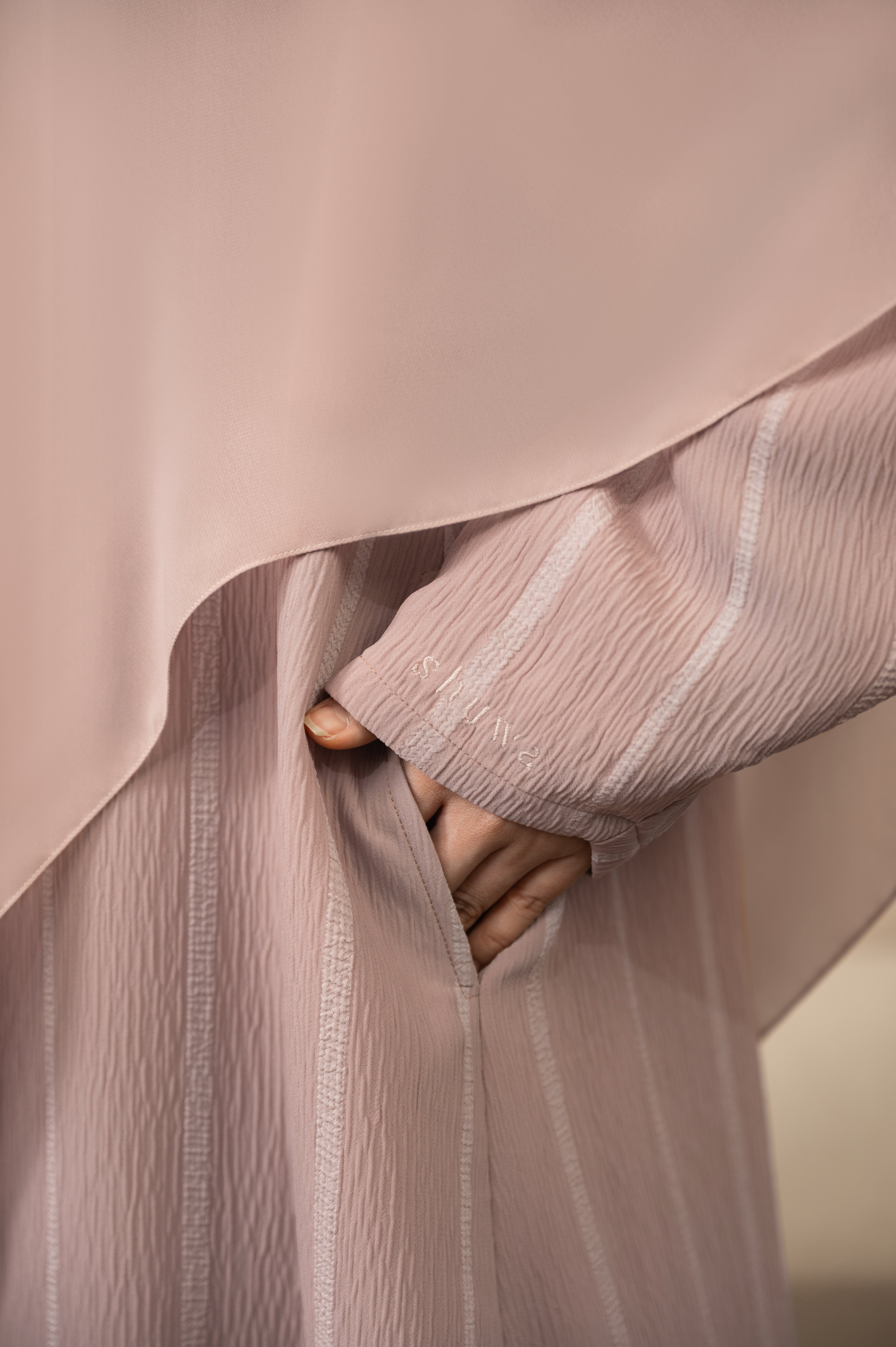Shuwa | Iris Baraya Stripe Rose